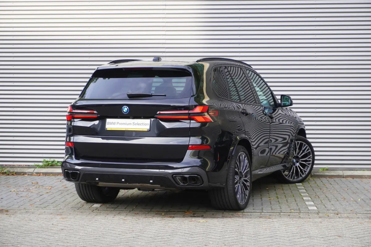 xDrive50e | SoH 100% | M Sportpakket Pro | HIFI System Harman Kardon | Integral Active Steering | Trekhaak met elektrisch wegklapbare kogel | Glazen panoramadak | Massagefunctie voor beide v