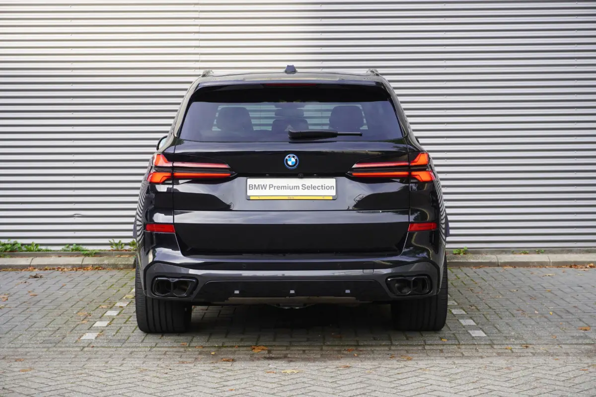 xDrive50e | SoH 100% | M Sportpakket Pro | HIFI System Harman Kardon | Integral Active Steering | Trekhaak met elektrisch wegklapbare kogel | Glazen panoramadak | Massagefunctie voor beide v