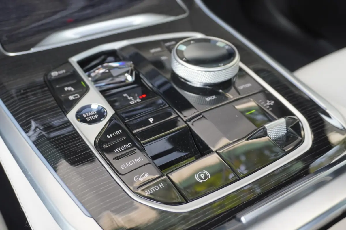 xDrive50e | SoH 100% | M Sportpakket Pro | HIFI System Harman Kardon | Integral Active Steering | Trekhaak met elektrisch wegklapbare kogel | Glazen panoramadak | Massagefunctie voor beide v