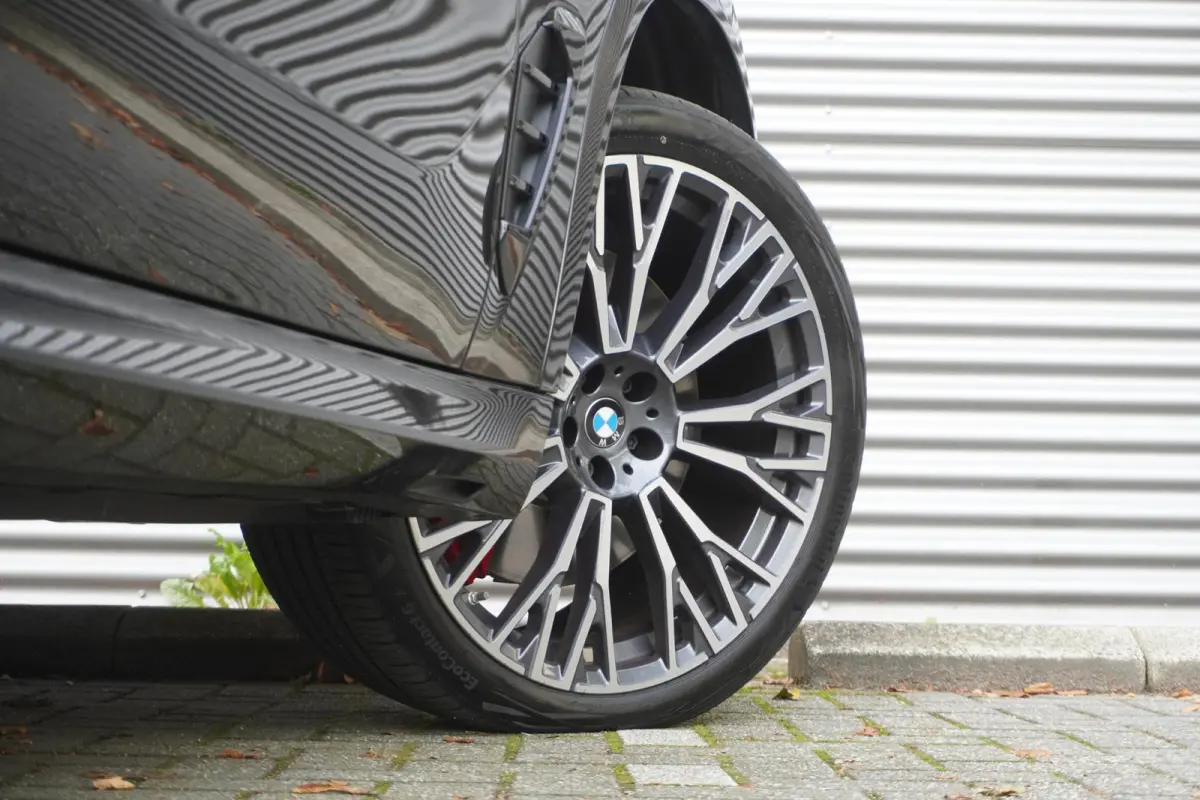 xDrive50e | SoH 100% | M Sportpakket Pro | HIFI System Harman Kardon | Integral Active Steering | Trekhaak met elektrisch wegklapbare kogel | Glazen panoramadak | Massagefunctie voor beide v