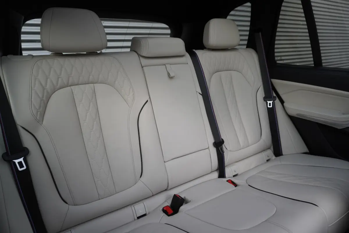 xDrive50e | SoH 100% | M Sportpakket Pro | HIFI System Harman Kardon | Integral Active Steering | Trekhaak met elektrisch wegklapbare kogel | Glazen panoramadak | Massagefunctie voor beide v