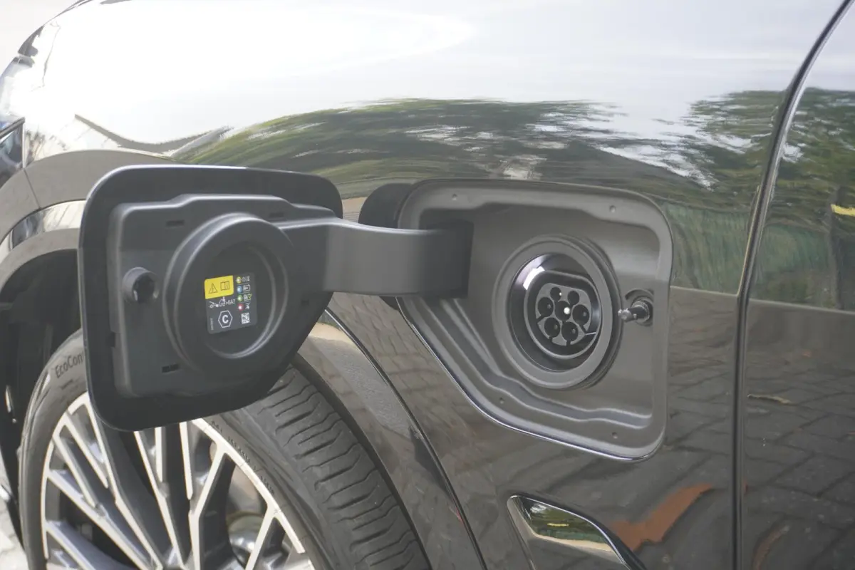 xDrive50e | SoH 100% | M Sportpakket Pro | HIFI System Harman Kardon | Integral Active Steering | Trekhaak met elektrisch wegklapbare kogel | Glazen panoramadak | Massagefunctie voor beide v