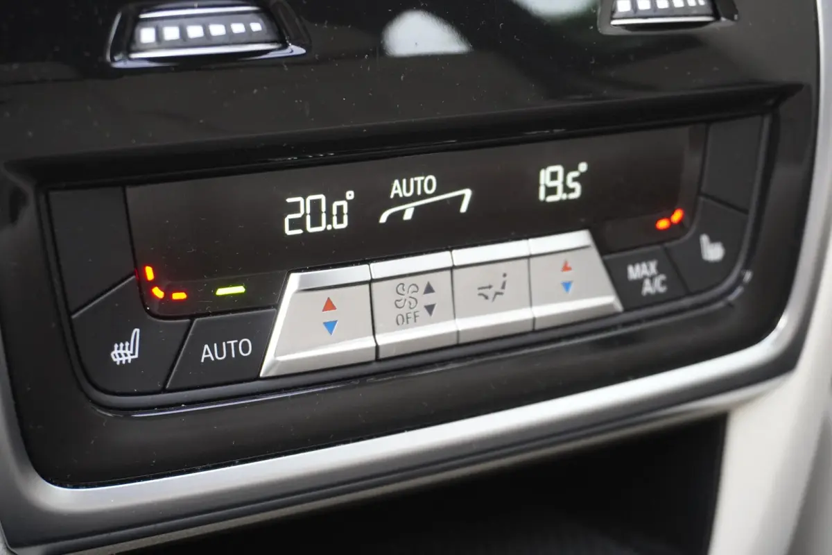 xDrive50e | SoH 100% | M Sportpakket Pro | HIFI System Harman Kardon | Integral Active Steering | Trekhaak met elektrisch wegklapbare kogel | Glazen panoramadak | Massagefunctie voor beide v