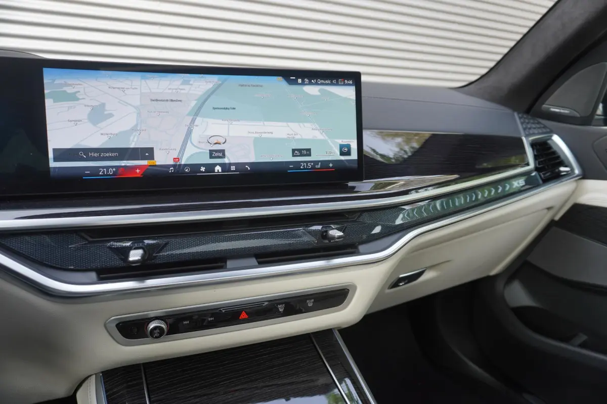 xDrive50e | SoH 100% | M Sportpakket Pro | HIFI System Harman Kardon | Integral Active Steering | Trekhaak met elektrisch wegklapbare kogel | Glazen panoramadak | Massagefunctie voor beide v