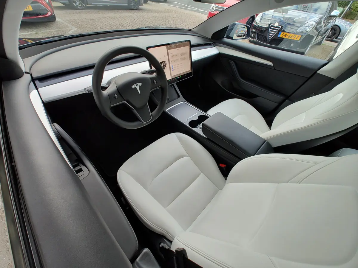 PREMIUM LONG RANGE AWD 78 kWh Wit Leder | FSD 3 | Camera | Pano | Stoelverwarming