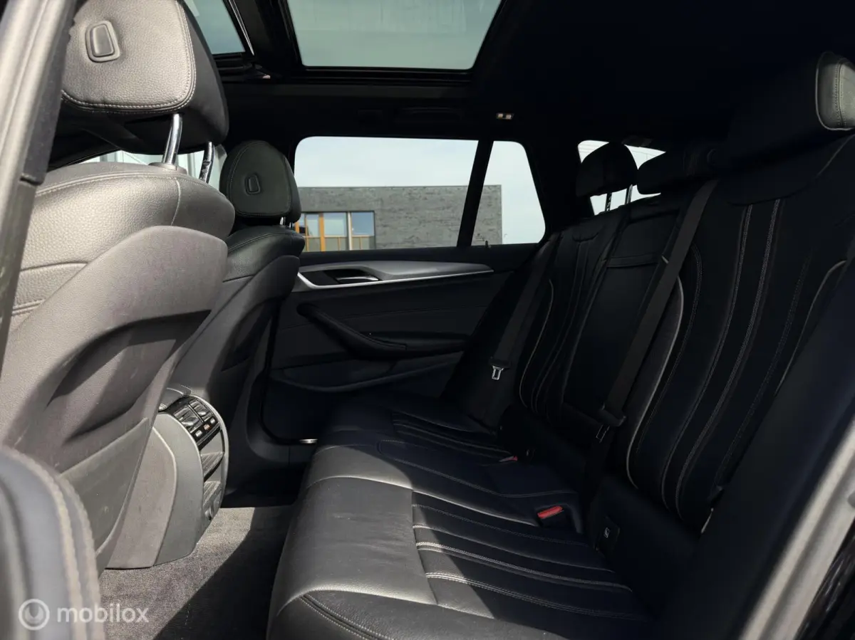 520I Touring High Executive/Pano/Leder/M pakket/Ambient