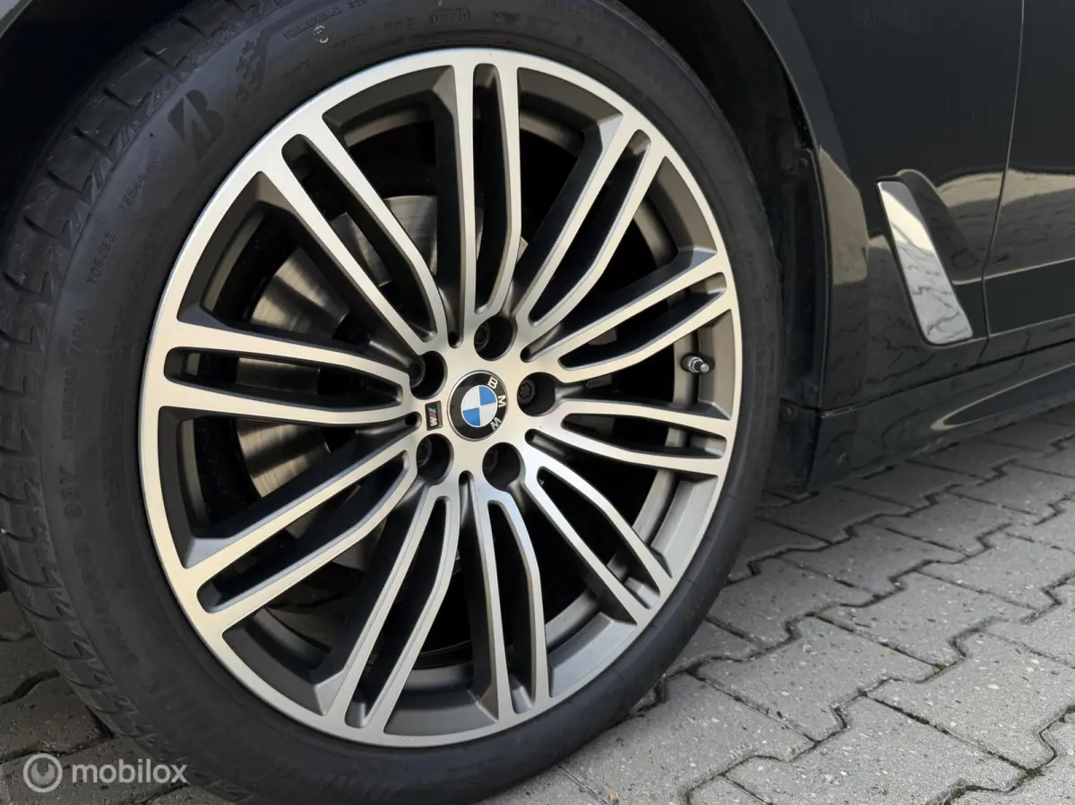 520I Touring High Executive/Pano/Leder/M pakket/Ambient