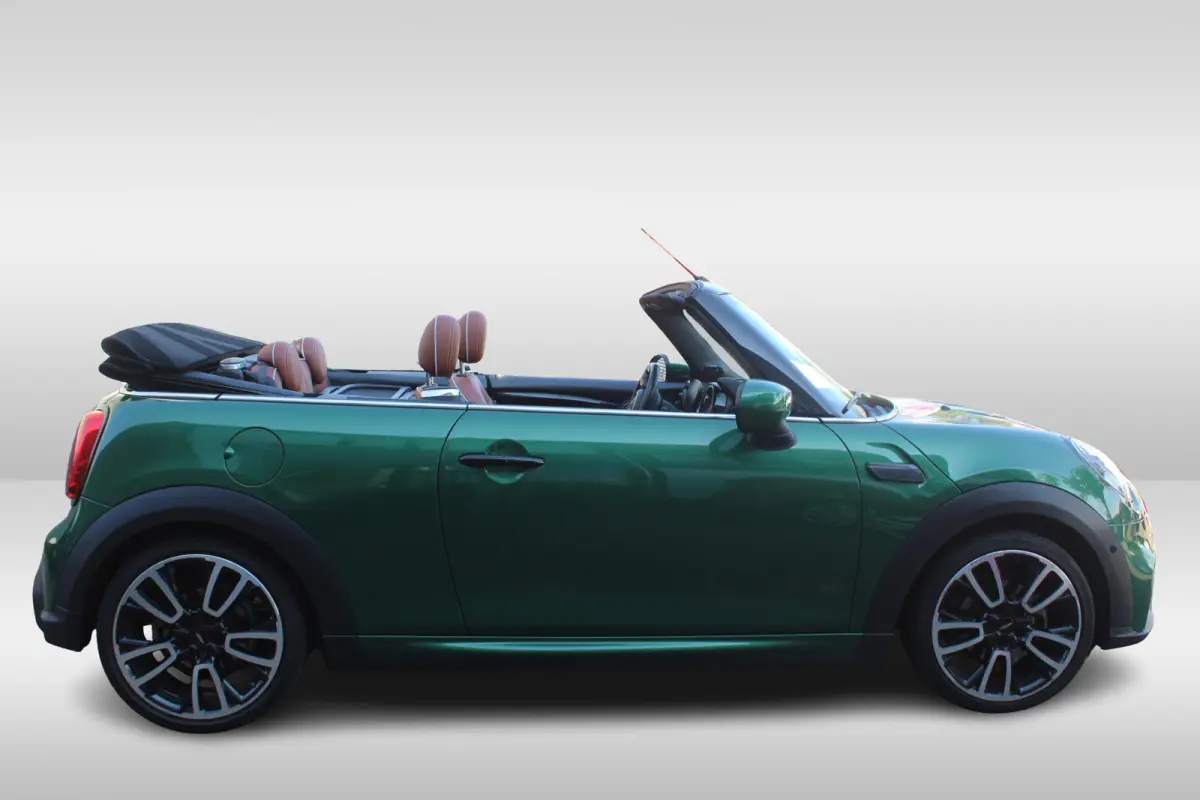 1.5 l Chester bruin leer l Harman kardon audio l Head-up display l Stoelverwarming l PDC l  l Lendesteun Verstelbaar l  l Keyless l JOHN COOPER WORKS l BRITISCH RACING GREEN l PREMIUM PAKKET