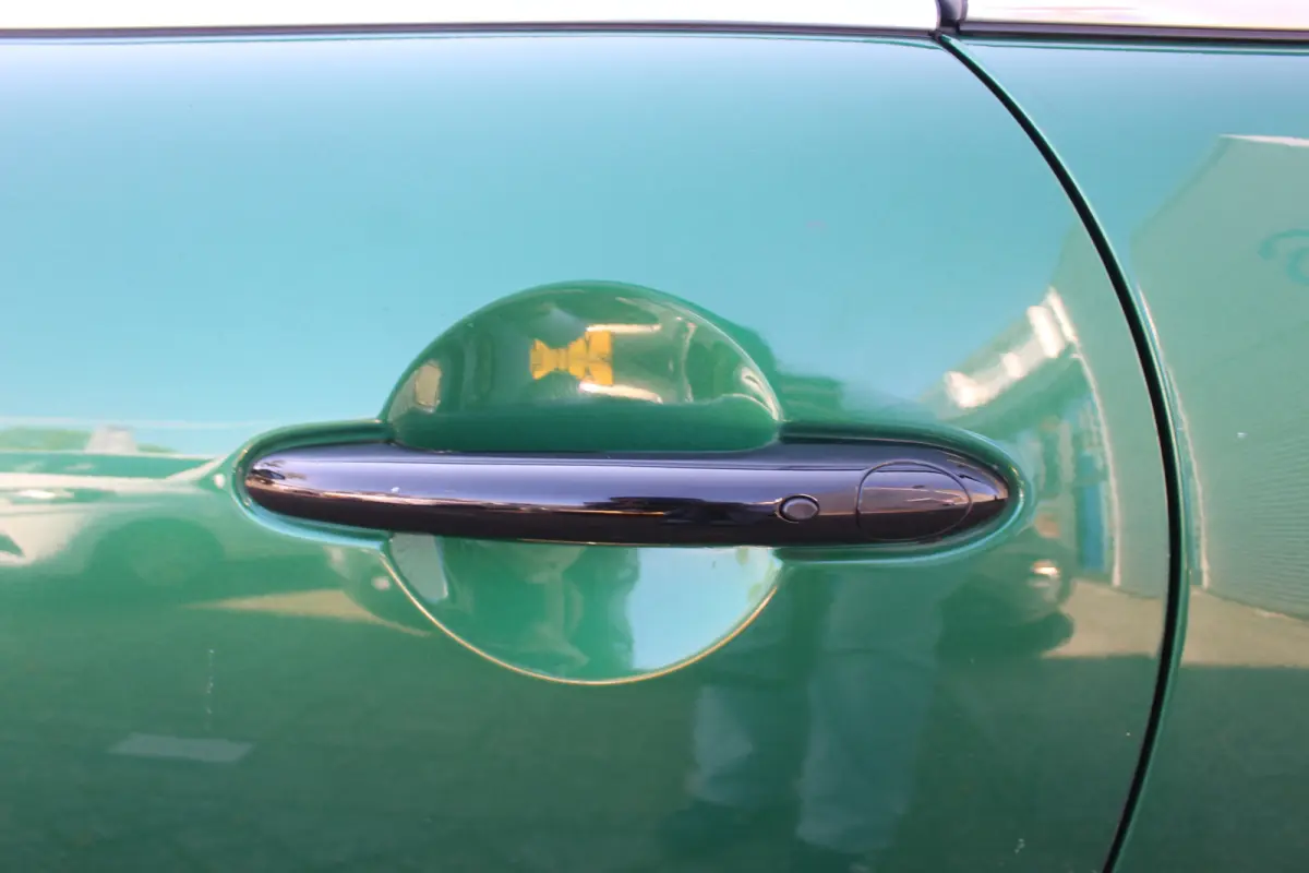 1.5 l Chester bruin leer l Harman kardon audio l Head-up display l Stoelverwarming l PDC l  l Lendesteun Verstelbaar l  l Keyless l JOHN COOPER WORKS l BRITISCH RACING GREEN l PREMIUM PAKKET