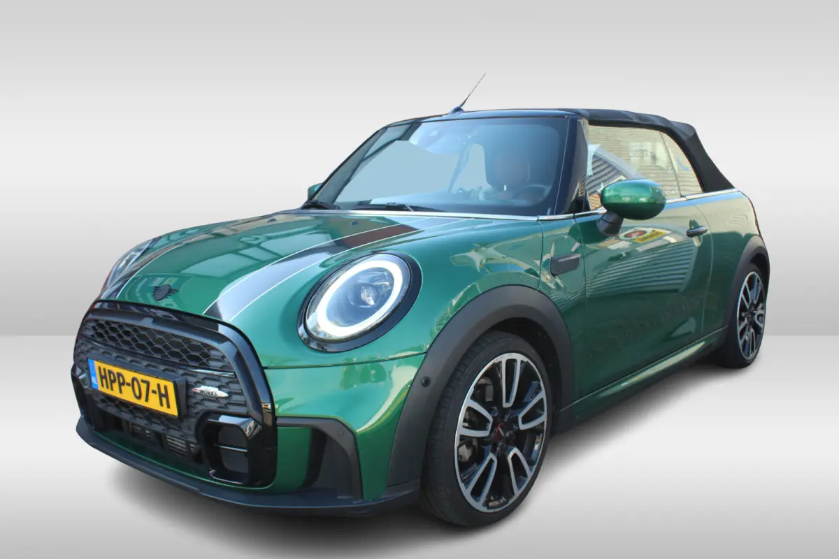 1.5 l Chester bruin leer l Harman kardon audio l Head-up display l Stoelverwarming l PDC l  l Lendesteun Verstelbaar l  l Keyless l JOHN COOPER WORKS l BRITISCH RACING GREEN l PREMIUM PAKKET