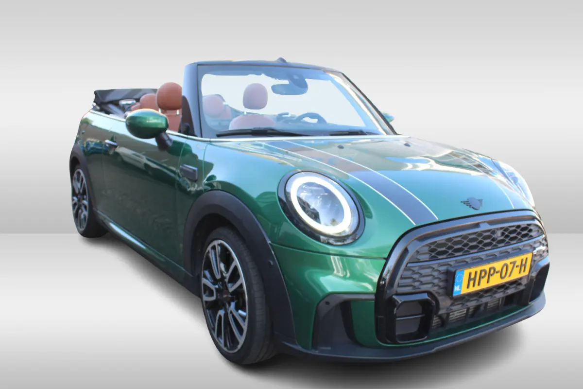 1.5 l Chester bruin leer l Harman kardon audio l Head-up display l Stoelverwarming l PDC l  l Lendesteun Verstelbaar l  l Keyless l JOHN COOPER WORKS l BRITISCH RACING GREEN l PREMIUM PAKKET