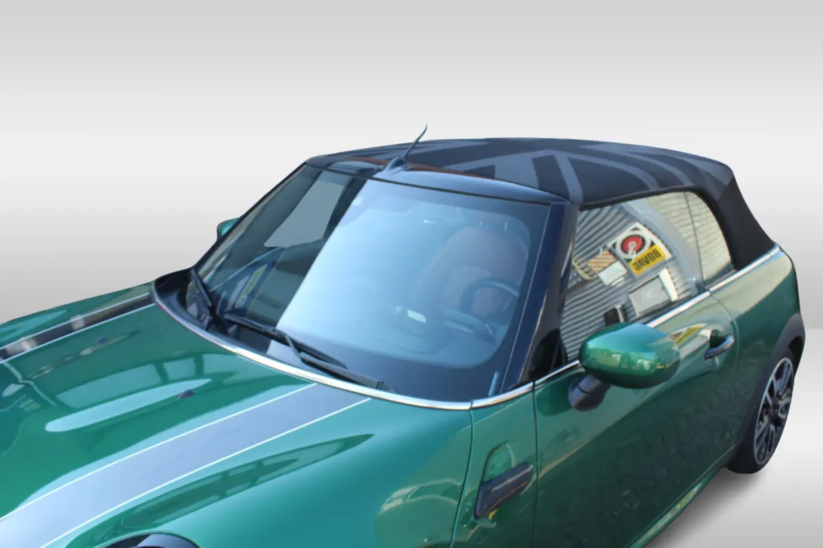 1.5 l Chester bruin leer l Harman kardon audio l Head-up display l Stoelverwarming l PDC l  l Lendesteun Verstelbaar l  l Keyless l JOHN COOPER WORKS l BRITISCH RACING GREEN l PREMIUM PAKKET