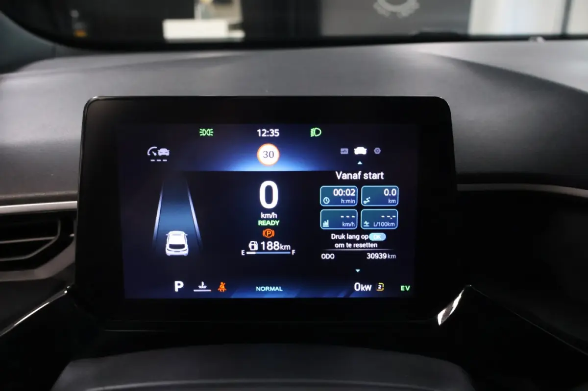1.5 Hybrid+ Luxury | Trekhaak | All-season Banden
