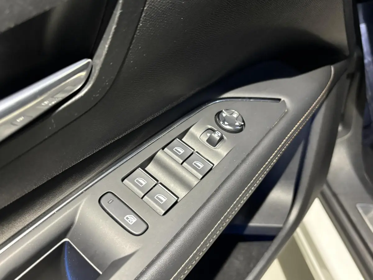 1.6 HYbrid 225 GT|Black Pack|19 inch|Memory|360|FOCAL|Carplay|Navi|PDC|ACC|Side assist|Lane Assist|