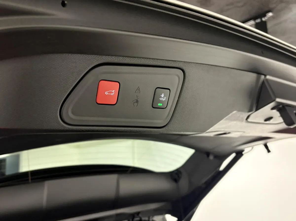 1.6 HYbrid 225 GT|Black Pack|19 inch|Memory|360|FOCAL|Carplay|Navi|PDC|ACC|Side assist|Lane Assist|