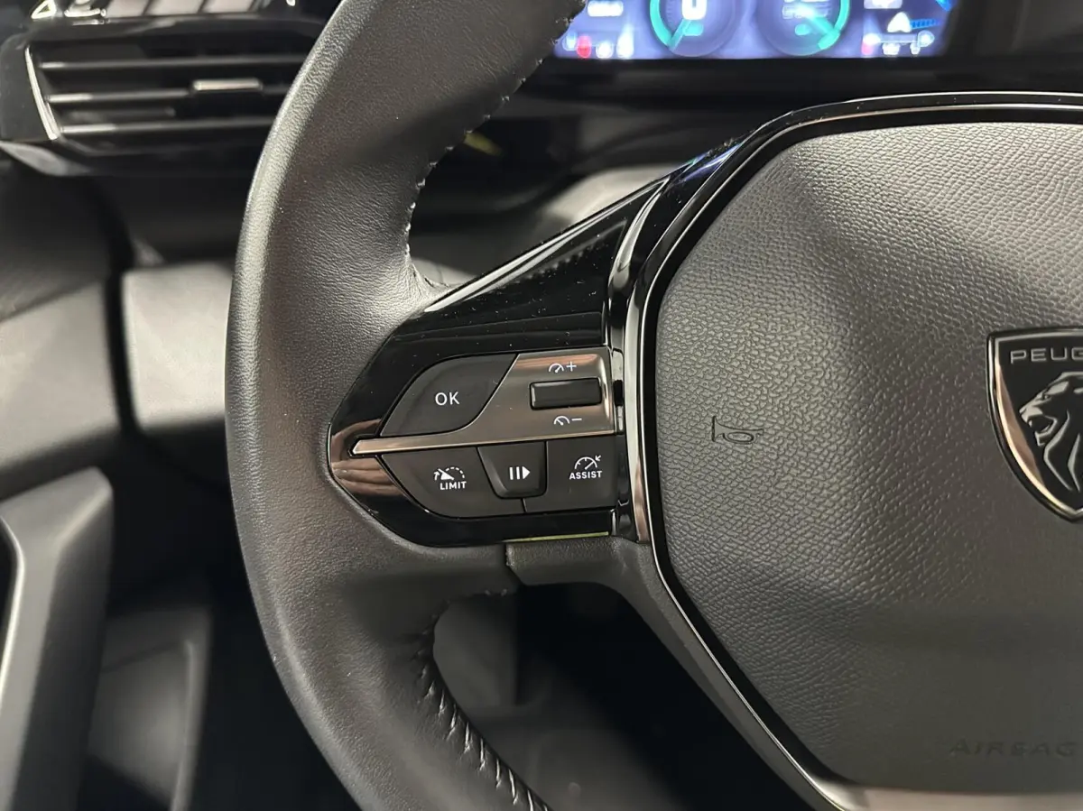 1.2 PureTech Active Pack Business NAVI CARPLAY CRUISE ECC.