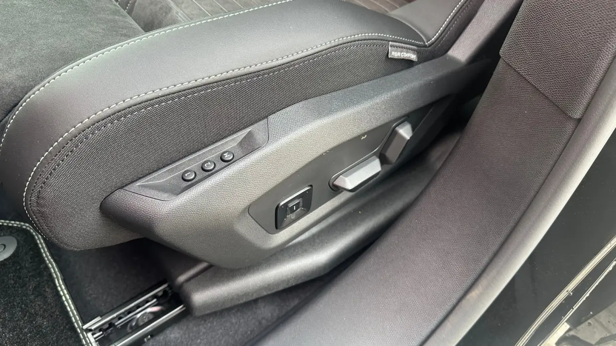 GT Avantage 210 73 kWh | Stoelmassage Voor | Adaptive Cruise Control | Stoelverwarming Voor en Achter | 360° Camera | Elektrische Achterklep | Apple Carplay / Android Auto | | 12V aansluiti