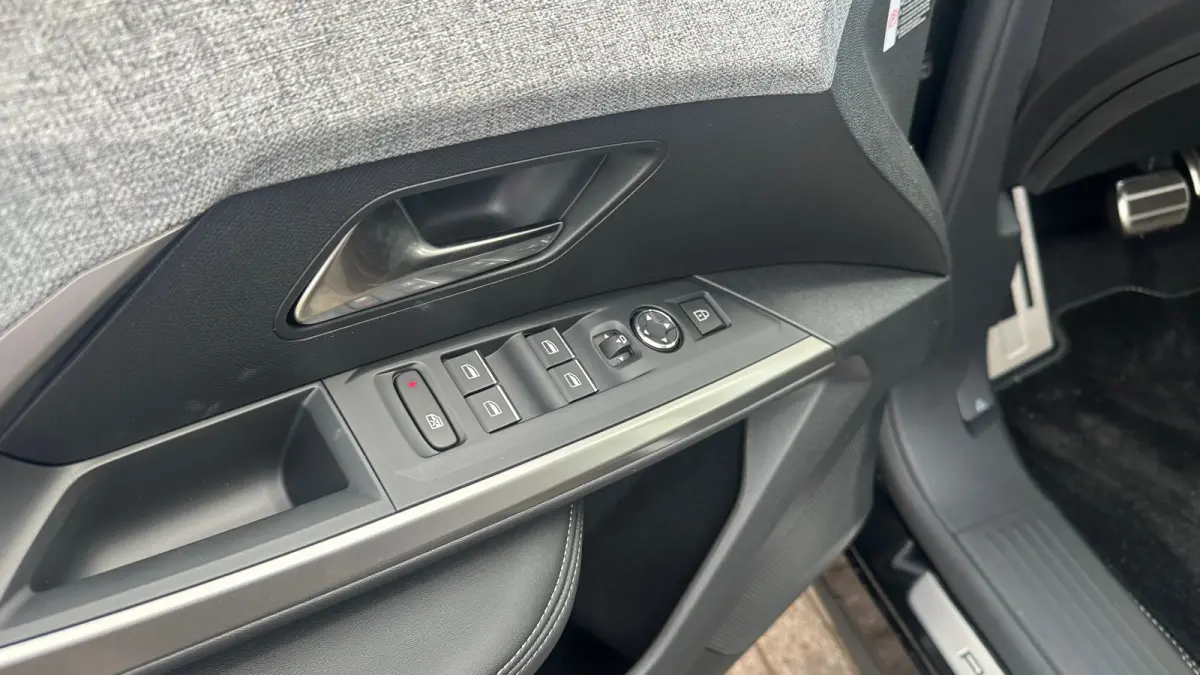 GT Avantage 210 73 kWh | Stoelmassage Voor | Adaptive Cruise Control | Stoelverwarming Voor en Achter | 360° Camera | Elektrische Achterklep | Apple Carplay / Android Auto | | 12V aansluiti