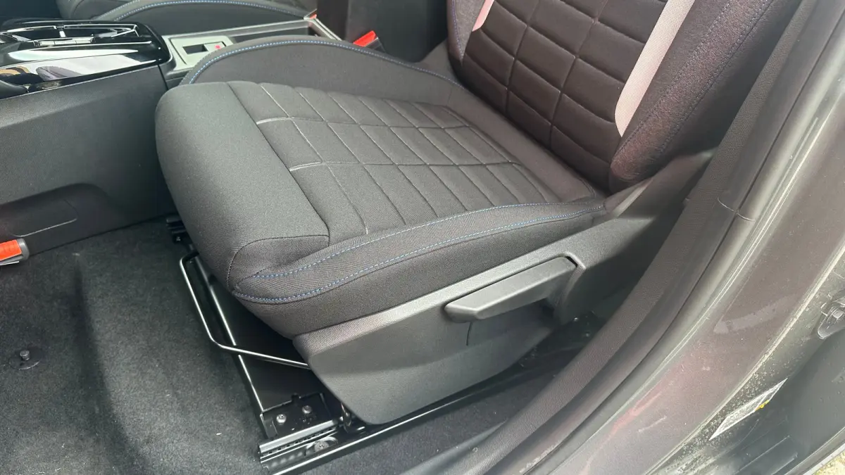 1.2 Hybrid 110pk Plus | Cruise Control | Elektrische Ramen Voor | Parkeersensoren Achter | Apple Carplay / Android Auto | Lane Assist | 'Happy tags' | 10,25" kleuren touchscreen, incl. FM/AM