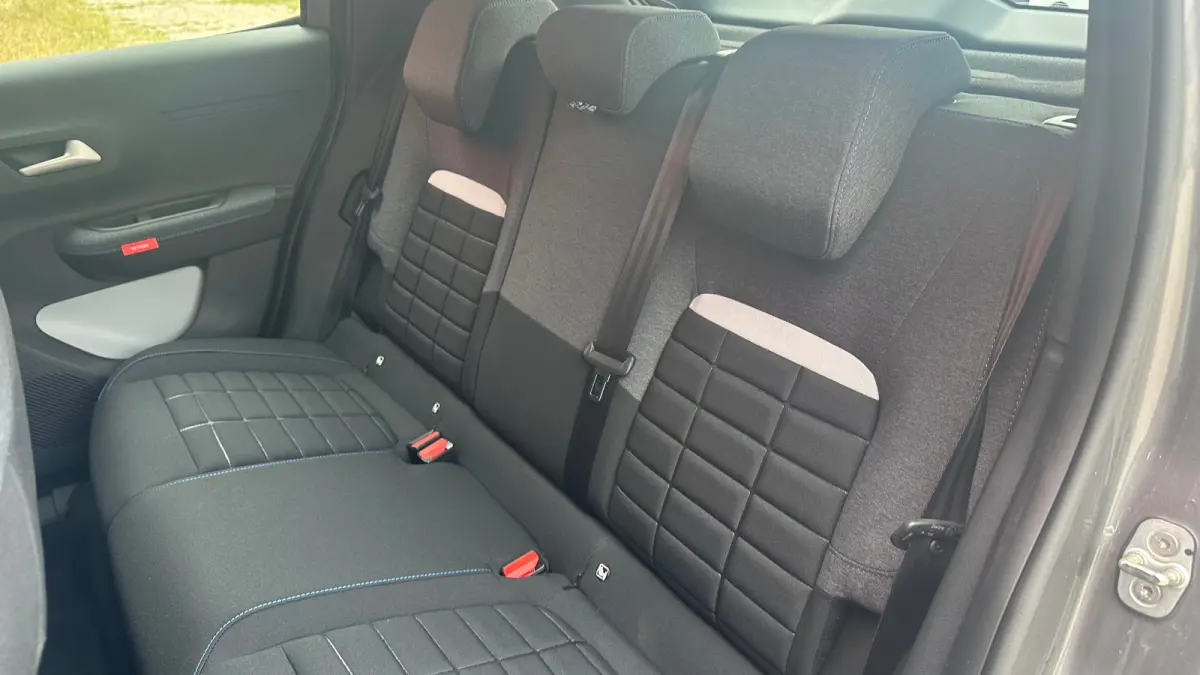 1.2 Hybrid 110pk Plus | Cruise Control | Elektrische Ramen Voor | Parkeersensoren Achter | Apple Carplay / Android Auto | Lane Assist | 'Happy tags' | 10,25" kleuren touchscreen, incl. FM/AM
