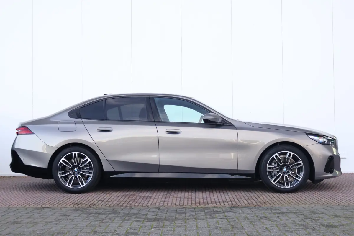 eDrive40 M Sport Edition | M Sport | Travel Pack | Innovation Pack | Panoramadak | Trekhaak
