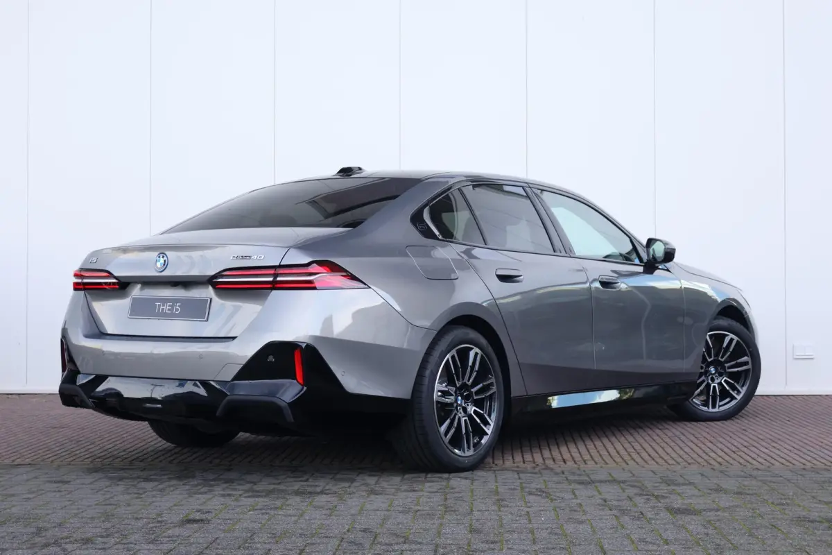 eDrive40 M Sport Edition | M Sport | Travel Pack | Innovation Pack | Panoramadak | Trekhaak