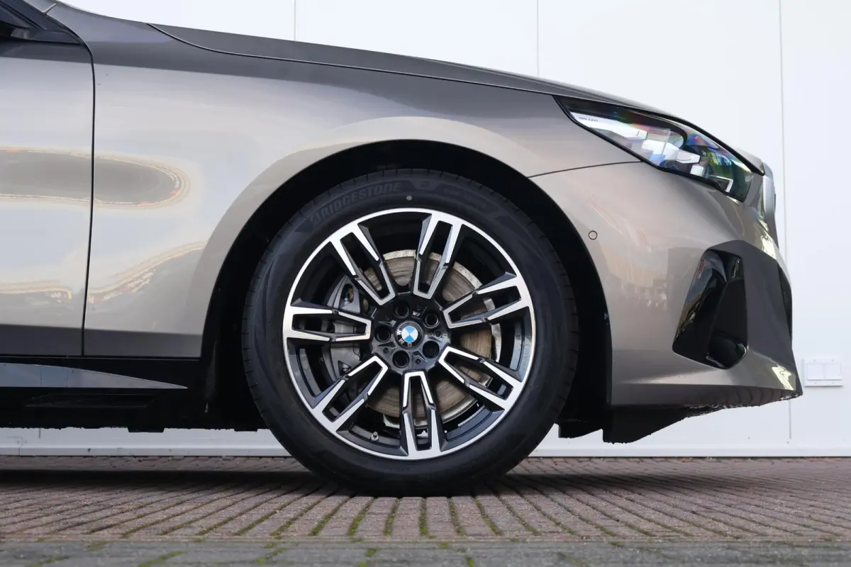 eDrive40 M Sport Edition | M Sport | Travel Pack | Innovation Pack | Panoramadak | Trekhaak