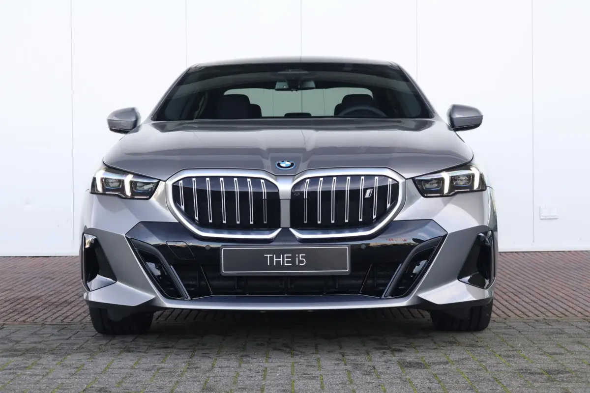 eDrive40 M Sport Edition | M Sport | Travel Pack | Innovation Pack | Panoramadak | Trekhaak