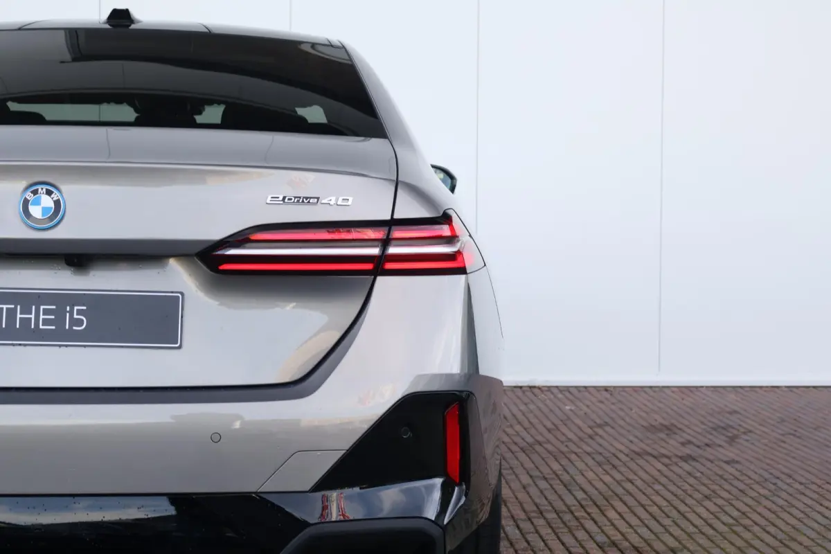 eDrive40 M Sport Edition | M Sport | Travel Pack | Innovation Pack | Panoramadak | Trekhaak
