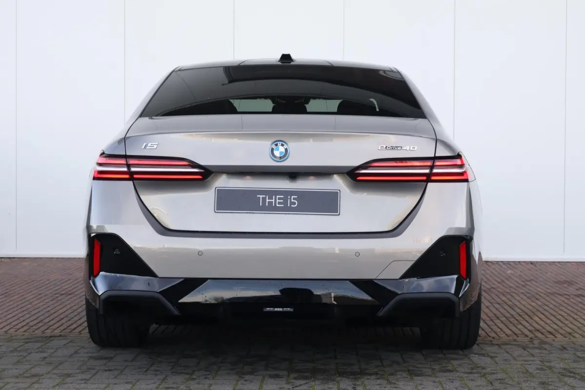eDrive40 M Sport Edition | M Sport | Travel Pack | Innovation Pack | Panoramadak | Trekhaak