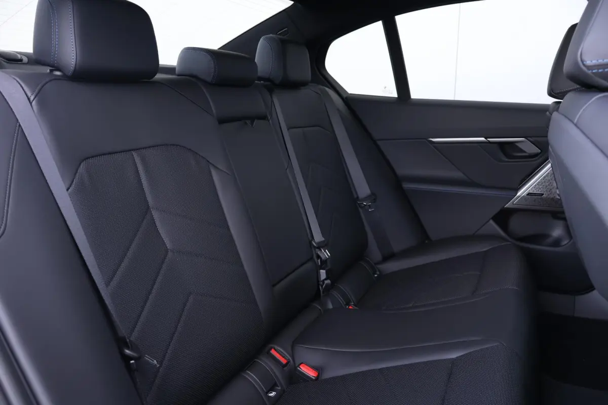 eDrive40 M Sport Edition | M Sport | Travel Pack | Innovation Pack | Panoramadak | Trekhaak