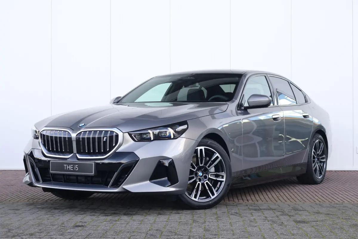 eDrive40 M Sport Edition | M Sport | Travel Pack | Innovation Pack | Panoramadak | Trekhaak