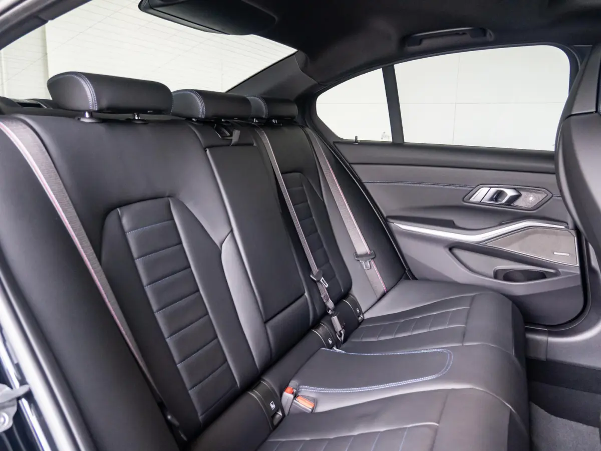 M340i xDrive High Executive | M Sportpakket Pro | Comfort Pack | Harman Kardon | Elektrisch glazen Schuif-/kanteldak