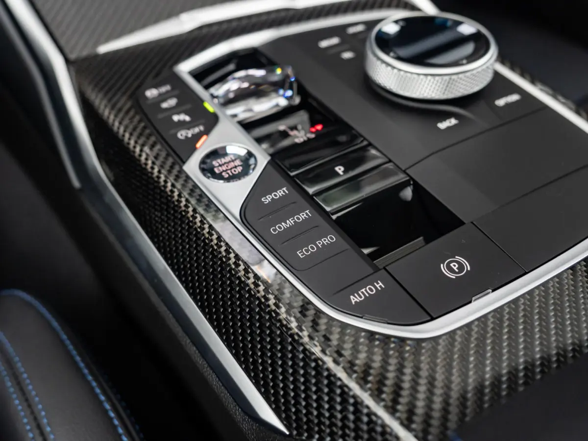M340i xDrive High Executive | M Sportpakket Pro | Comfort Pack | Harman Kardon | Elektrisch glazen Schuif-/kanteldak
