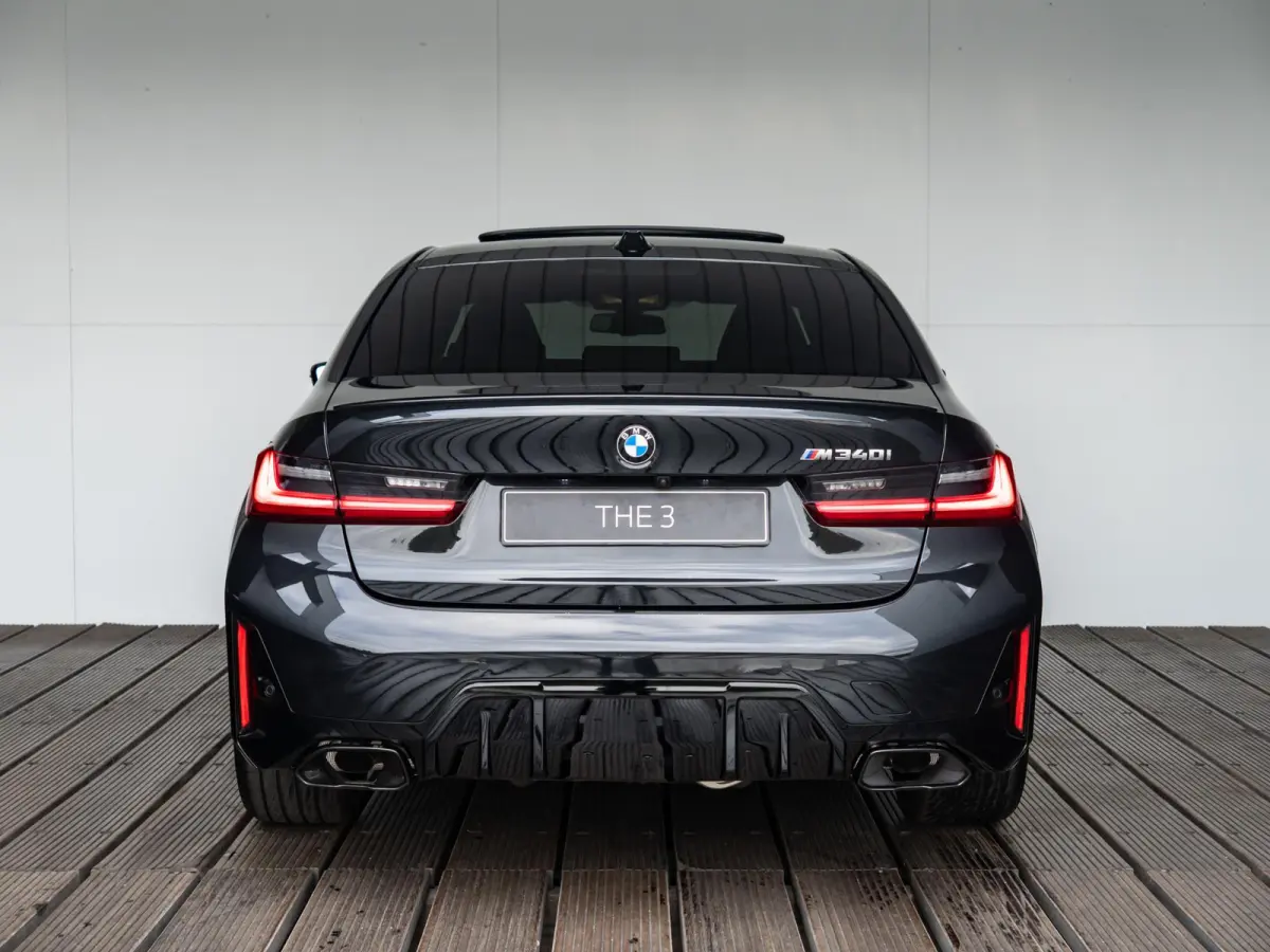 M340i xDrive High Executive | M Sportpakket Pro | Comfort Pack | Harman Kardon | Elektrisch glazen Schuif-/kanteldak