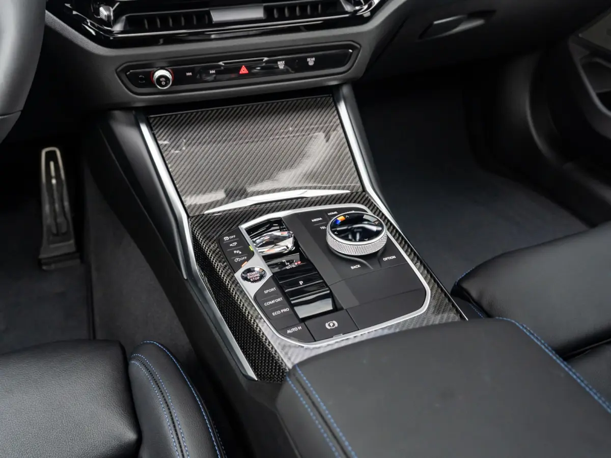 M340i xDrive High Executive | M Sportpakket Pro | Comfort Pack | Harman Kardon | Elektrisch glazen Schuif-/kanteldak