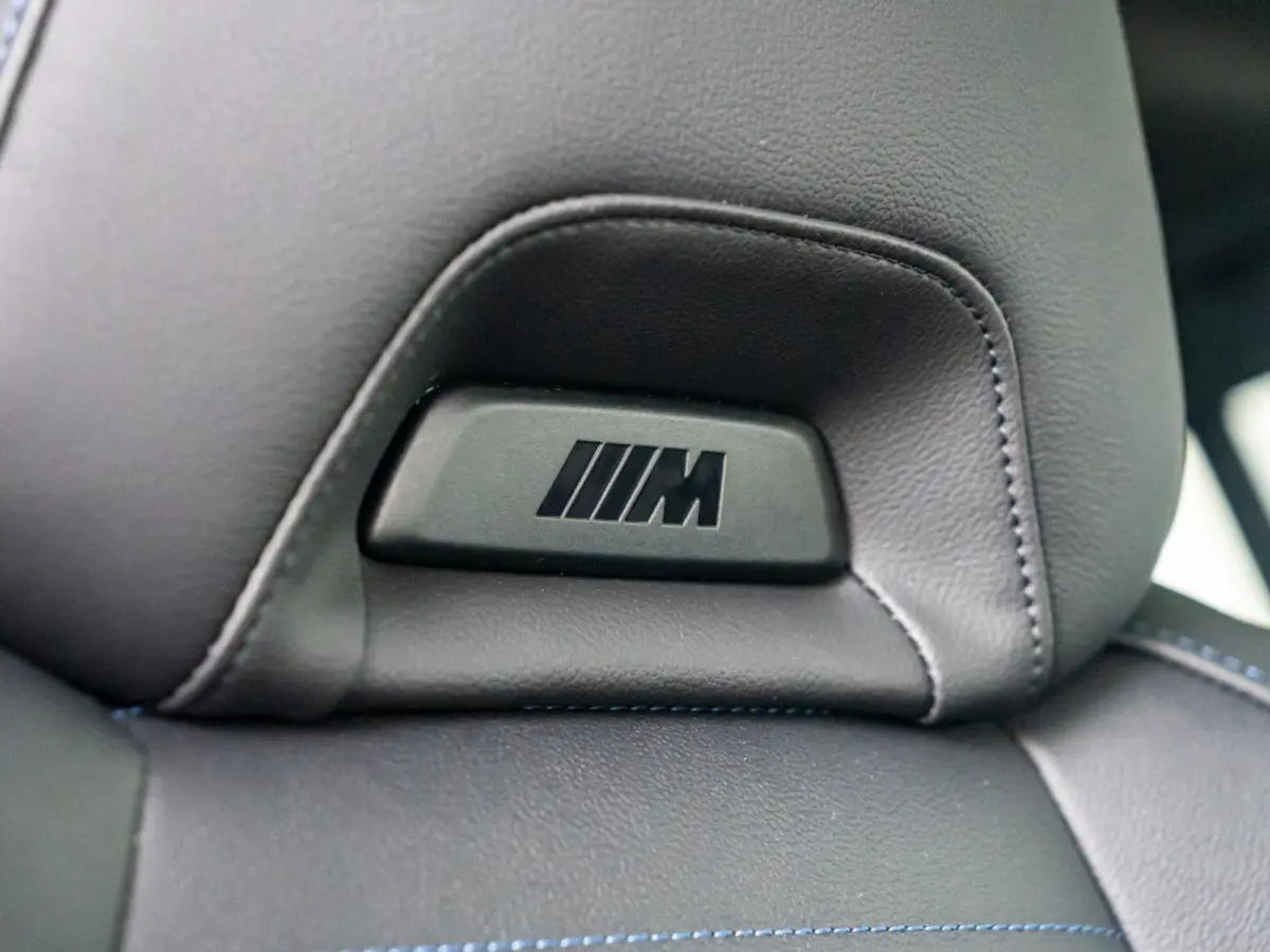 M340i xDrive High Executive | M Sportpakket Pro | Comfort Pack | Harman Kardon | Elektrisch glazen Schuif-/kanteldak