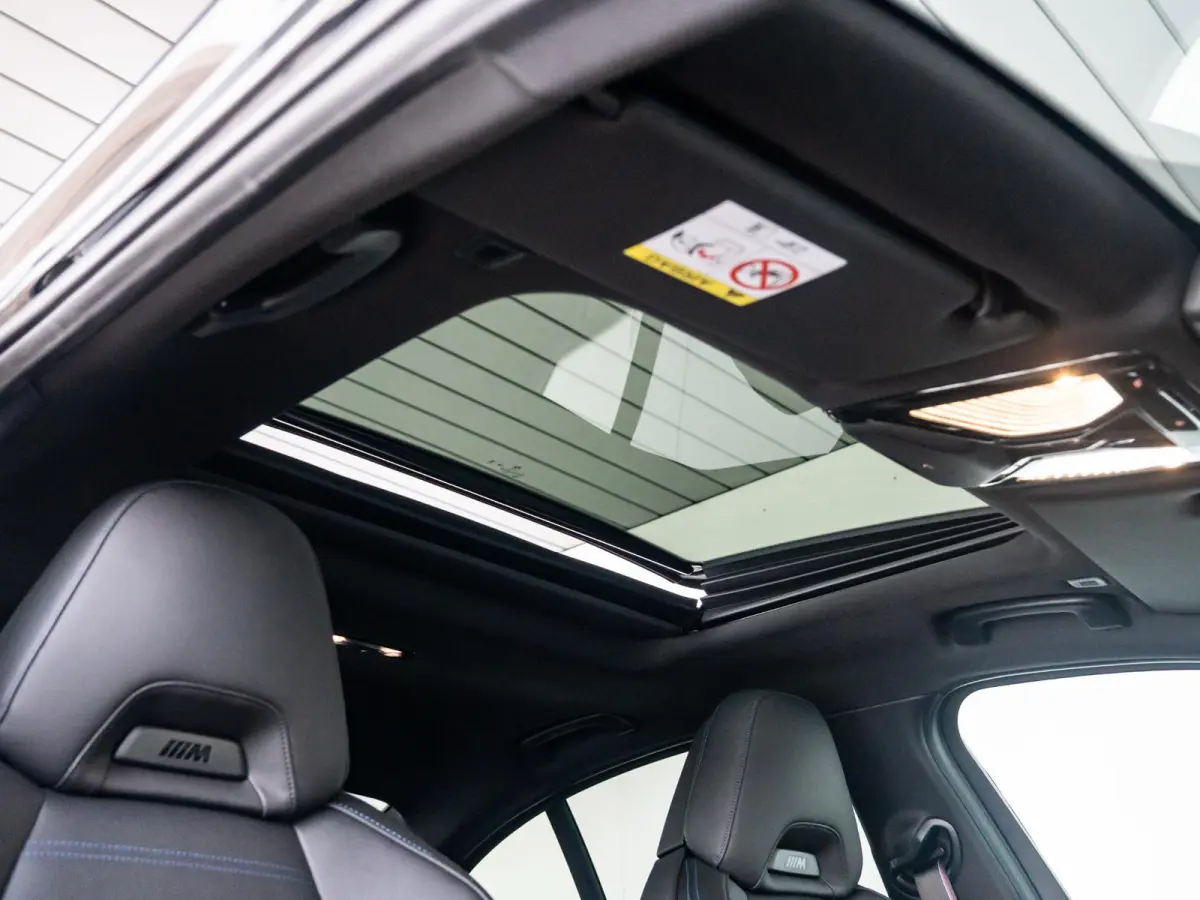 M340i xDrive High Executive | M Sportpakket Pro | Comfort Pack | Harman Kardon | Elektrisch glazen Schuif-/kanteldak