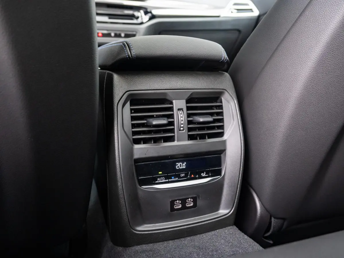 M340i xDrive High Executive | M Sportpakket Pro | Comfort Pack | Harman Kardon | Elektrisch glazen Schuif-/kanteldak