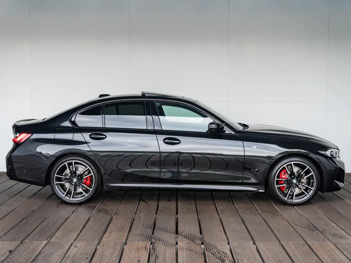 M340i xDrive High Executive | M Sportpakket Pro | Comfort Pack | Harman Kardon | Elektrisch glazen Schuif-/kanteldak