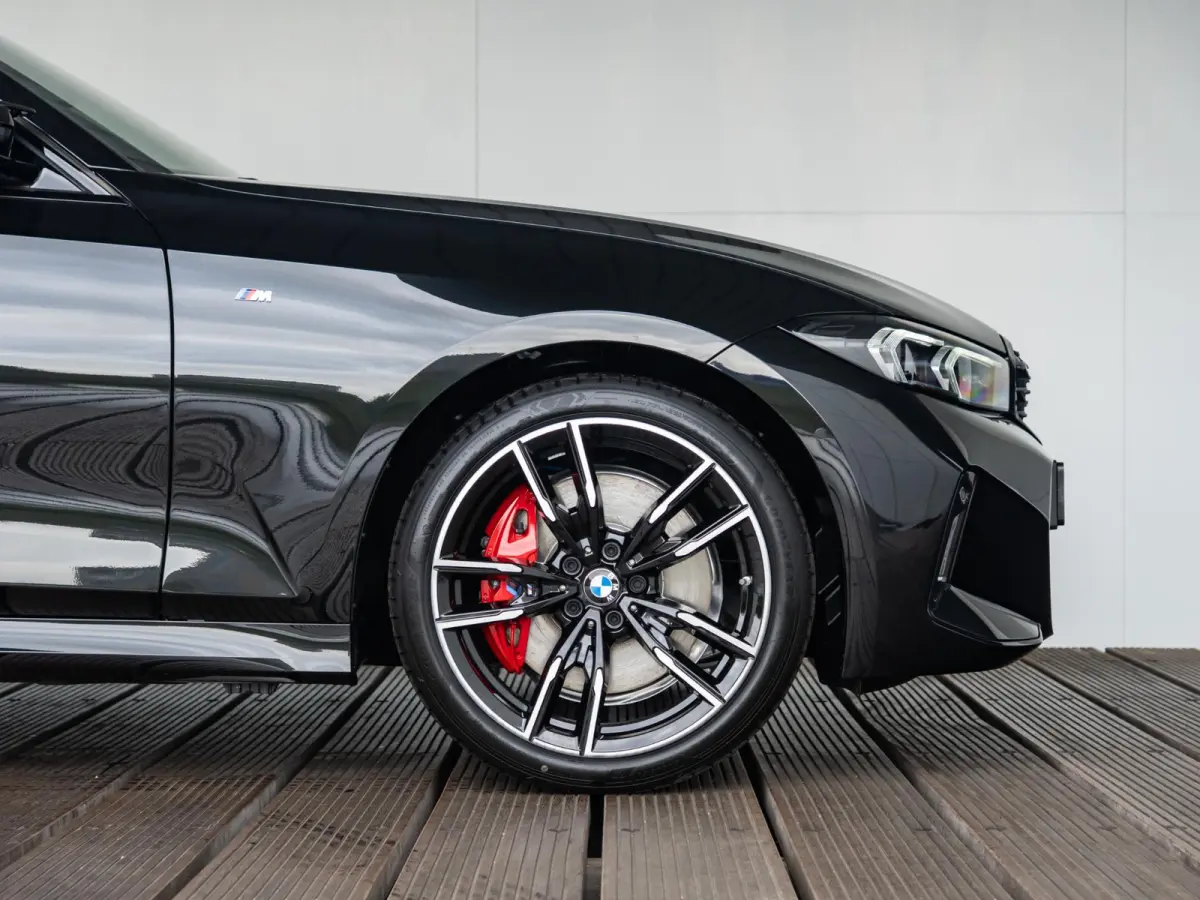 M340i xDrive High Executive | M Sportpakket Pro | Comfort Pack | Harman Kardon | Elektrisch glazen Schuif-/kanteldak