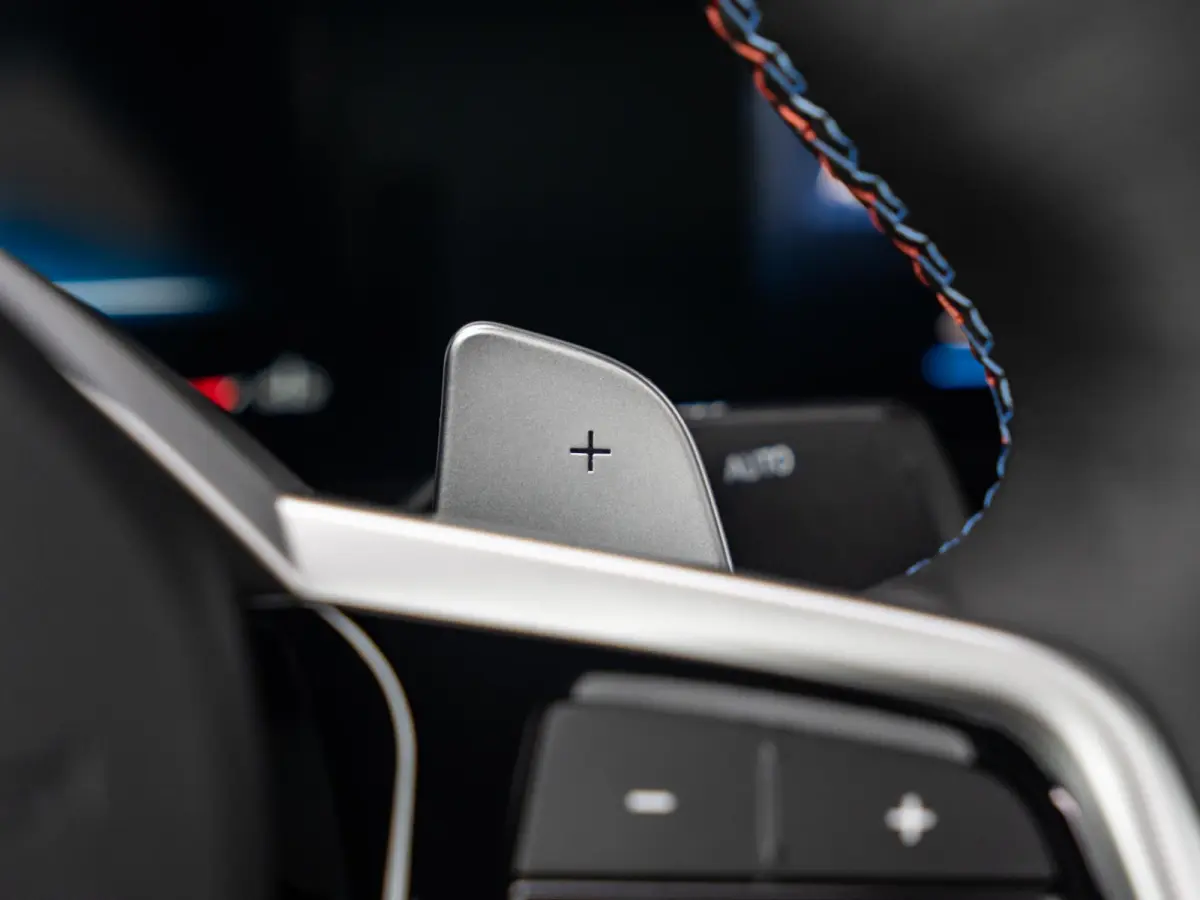 M340i xDrive High Executive | M Sportpakket Pro | Comfort Pack | Harman Kardon | Elektrisch glazen Schuif-/kanteldak