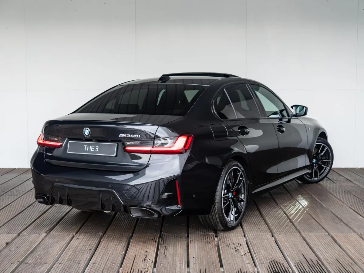 M340i xDrive High Executive | M Sportpakket Pro | Comfort Pack | Harman Kardon | Elektrisch glazen Schuif-/kanteldak