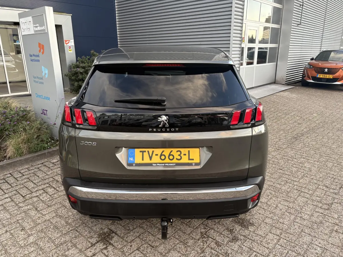 1.2 PureTech Allure | Climate Control | Cruise Control | Apple Carplay/ Android Auto |