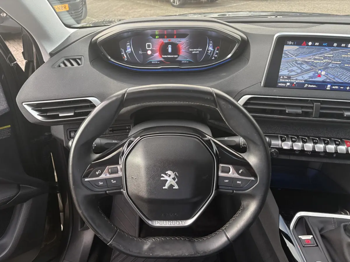 1.2 PureTech Allure | Climate Control | Cruise Control | Apple Carplay/ Android Auto |
