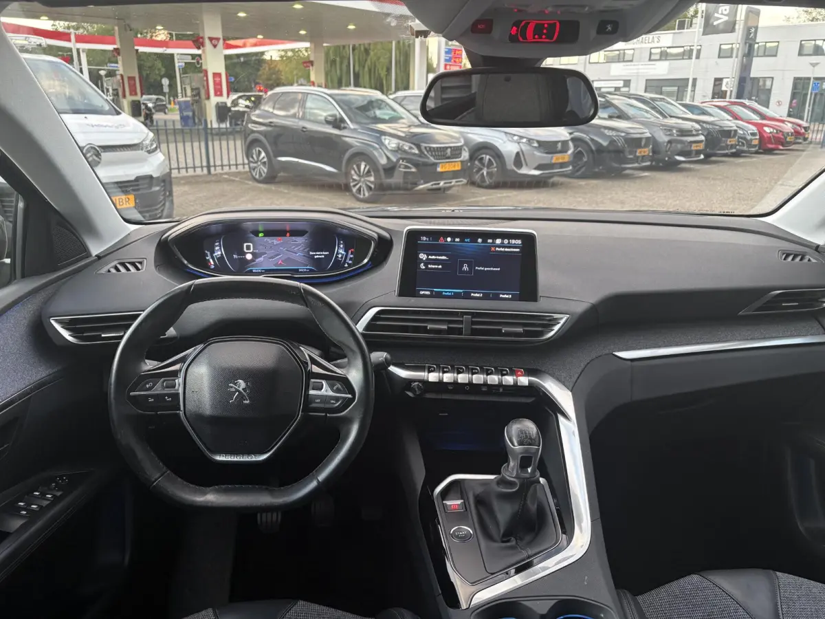 1.2 PureTech Allure | Climate Control | Cruise Control | Apple Carplay/ Android Auto |