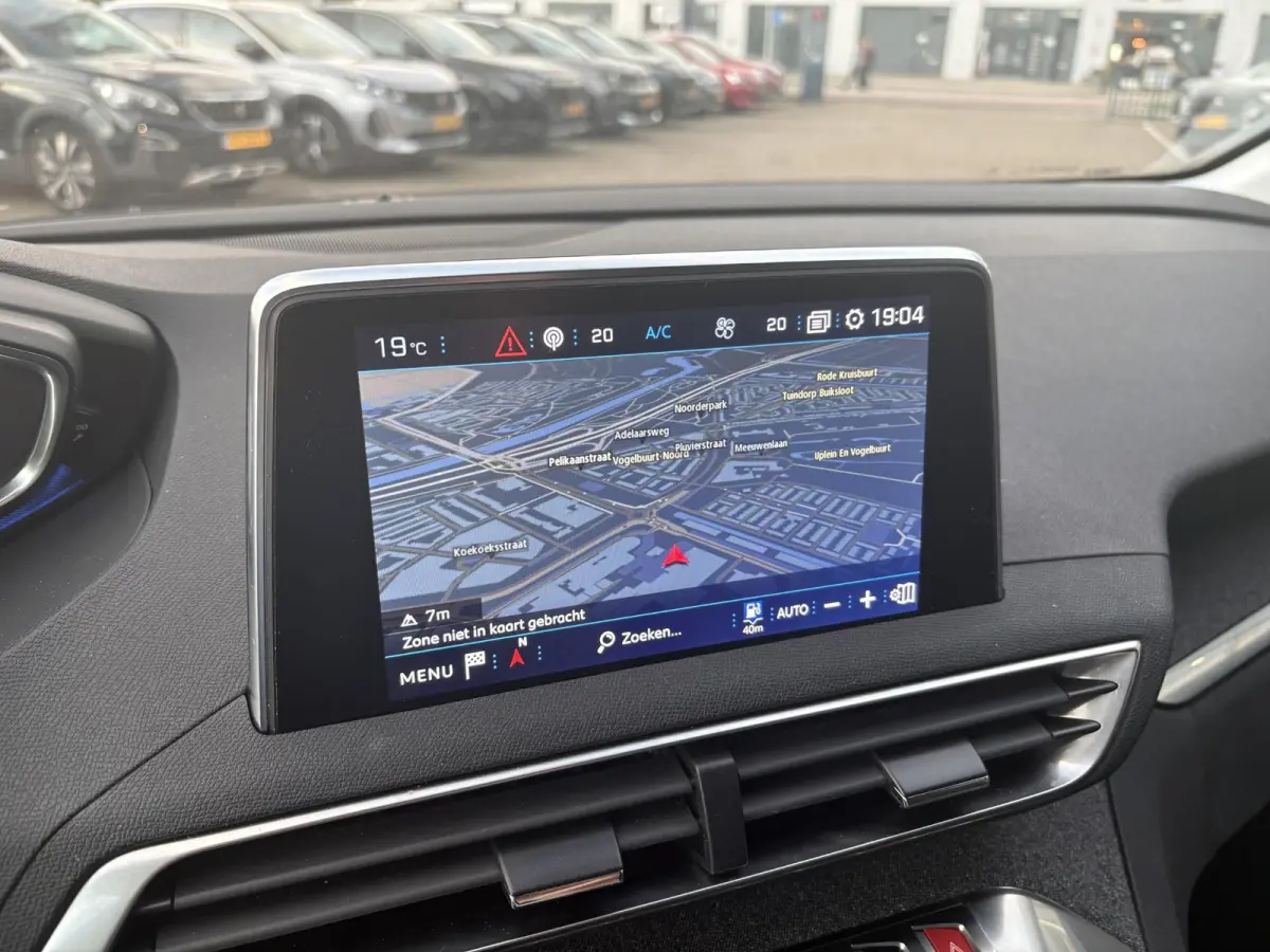 1.2 PureTech Allure | Climate Control | Cruise Control | Apple Carplay/ Android Auto |