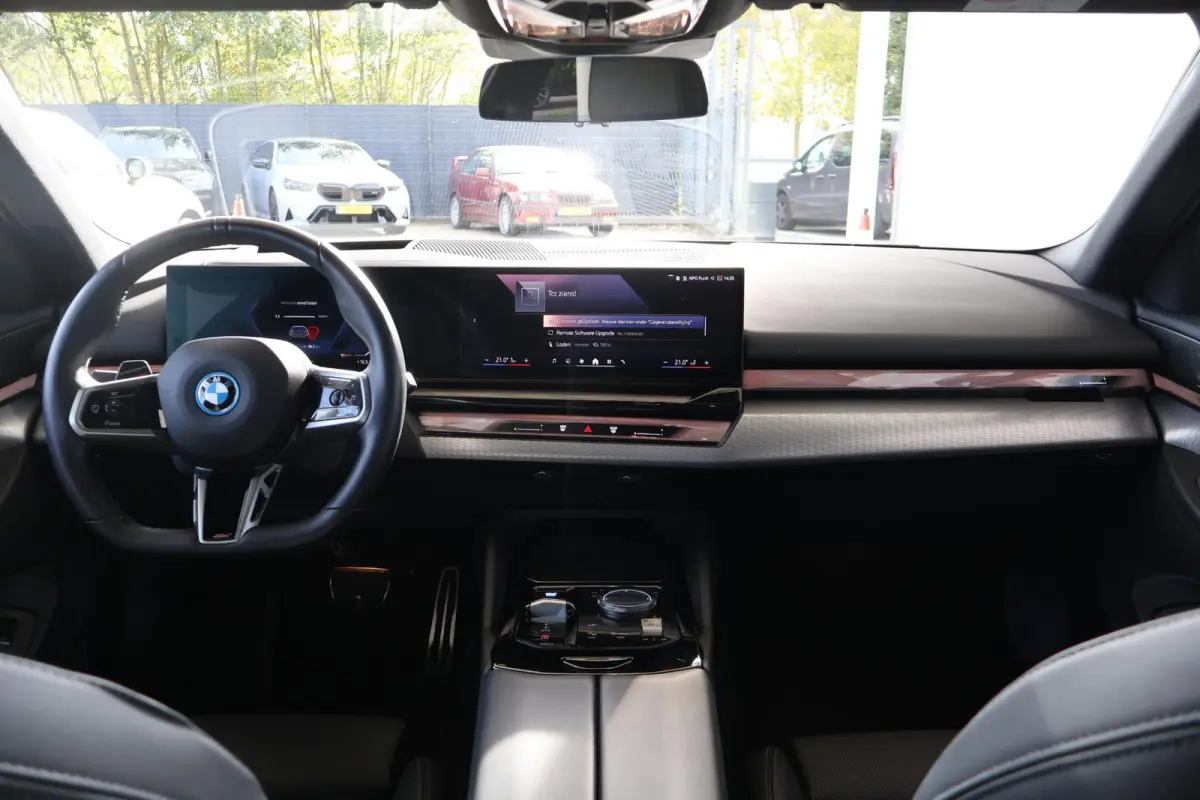 eDrive40 | M Sportpakket Pro | Panoramadak | Harman Kardon | Driving Assistant Professional | Head-Up Display