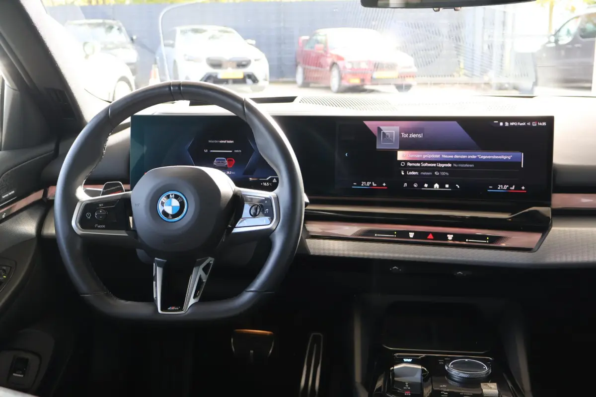 eDrive40 | M Sportpakket Pro | Panoramadak | Harman Kardon | Driving Assistant Professional | Head-Up Display
