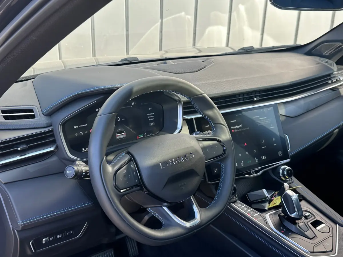 1.5 PHEV 6,6kWh SOH 97% PANO 360°cam Apple/Android Navi ]